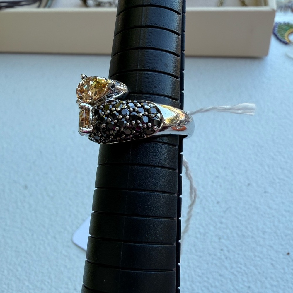 Black Spinel and Citrine Bypass ring - Picture 3 of 4
